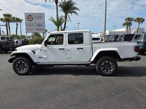 Bright White Clearcoat 2026 Jeep Gladiator Sport
