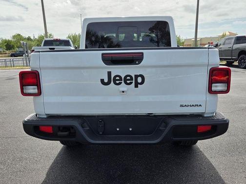 Bright White Clearcoat 2026 Jeep Gladiator Sport
