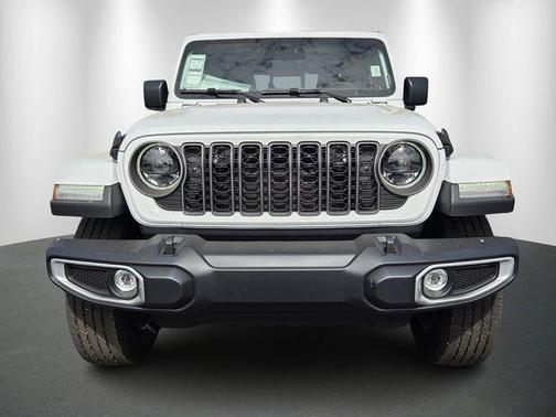 Bright White Clearcoat 2026 Jeep Gladiator Sport