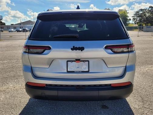 2025 Jeep Grand Cherokee L Laredo