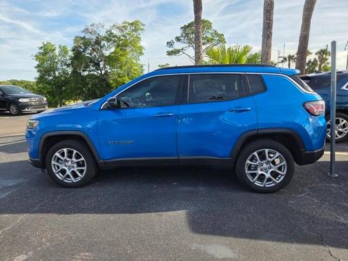 Laser Blue 2022 Jeep Compass Latitude Lux