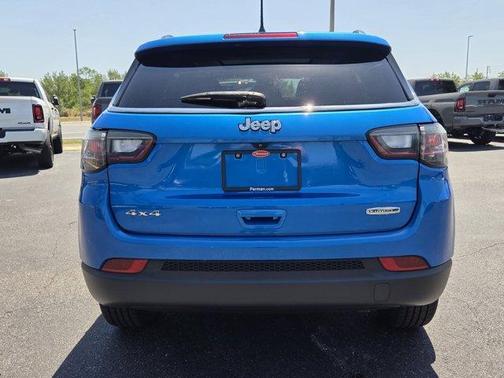 Laser Blue 2022 Jeep Compass Latitude Lux