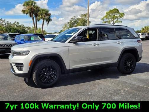 2025 Jeep Grand Cherokee Laredo