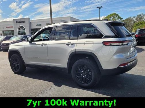 2025 Jeep Grand Cherokee Laredo