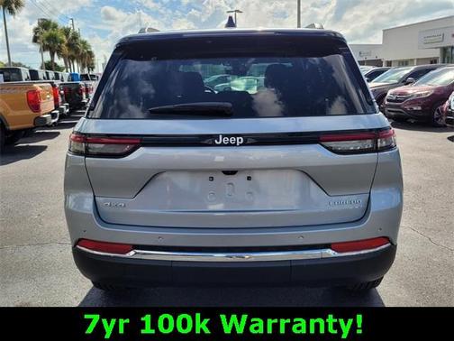 2025 Jeep Grand Cherokee Laredo
