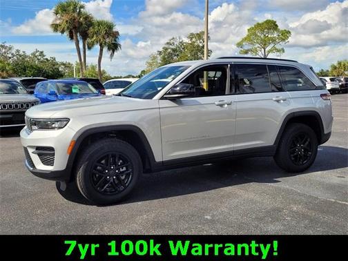 2025 Jeep Grand Cherokee Laredo