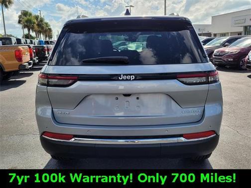 2025 Jeep Grand Cherokee Laredo