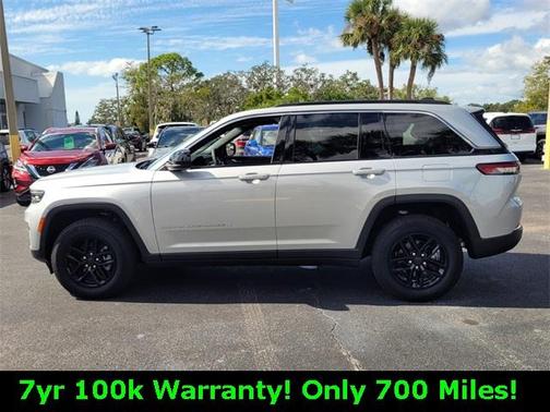 2025 Jeep Grand Cherokee Laredo
