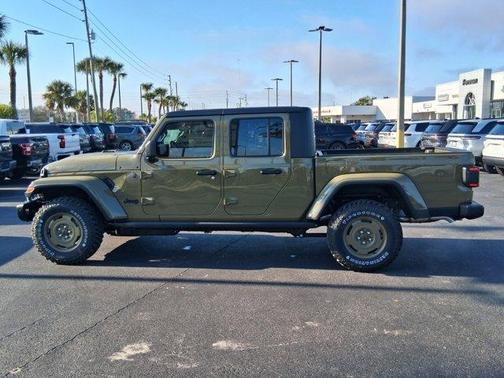 2026 Jeep Gladiator Sport