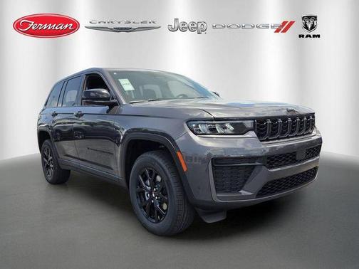 Metallic 2026 Jeep Grand Cherokee Laredo