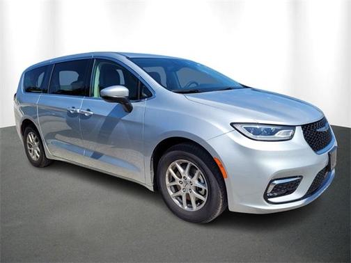 2023 Chrysler Pacifica Touring-L