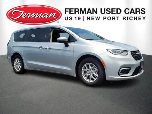 2023 Chrysler Pacifica Touring-L