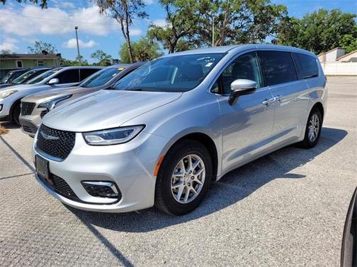 2023 Chrysler Pacifica Touring-L