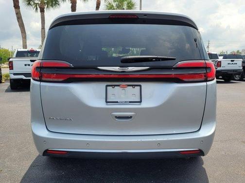 2023 Chrysler Pacifica Touring-L