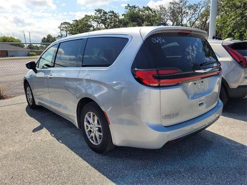 2023 Chrysler Pacifica Touring-L
