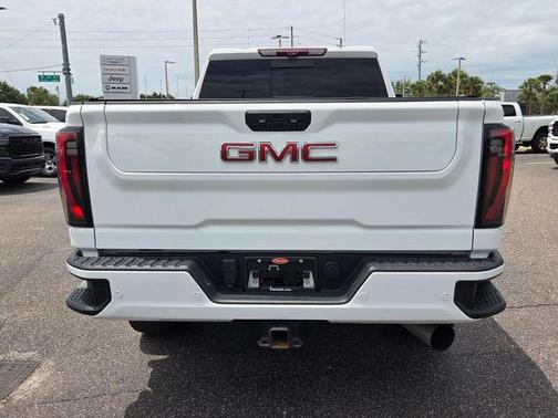 Summit White 2024 GMC Sierra 2500 AT4
