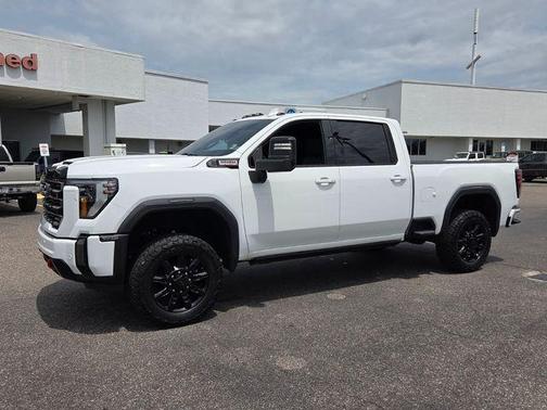 Summit White 2024 GMC Sierra 2500 AT4