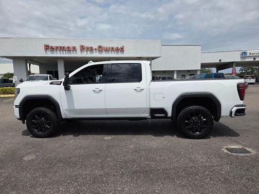 Summit White 2024 GMC Sierra 2500 AT4