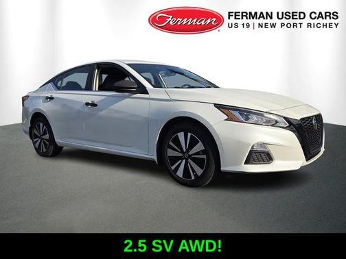 White 2022 Nissan Altima 2.5 SV