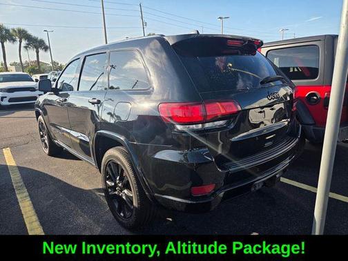 Diamond Black 2022 Jeep Grand Cherokee WK Laredo