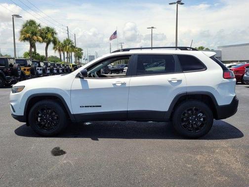 2023 Jeep Cherokee Altitude Lux