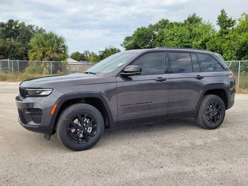 2025 Jeep Grand Cherokee Laredo