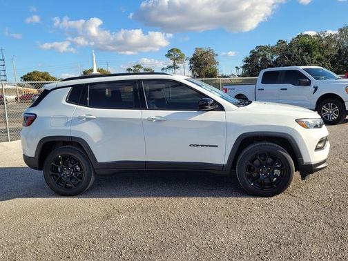 Bright White Clearcoat 2026 Jeep Compass Latitude