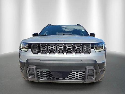 Silver Zynith Clearcoat 2026 Jeep Cherokee Overland