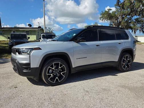 Silver Zynith Clearcoat 2026 Jeep Cherokee Overland