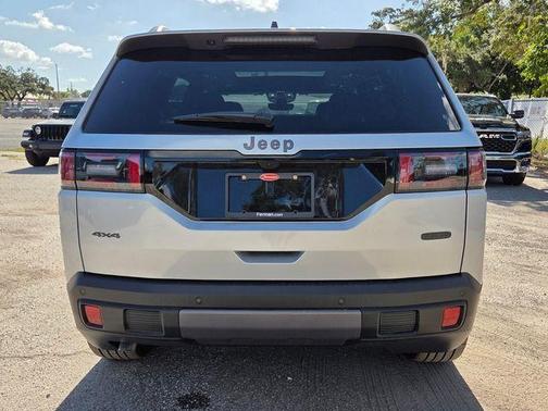 Silver Zynith Clearcoat 2026 Jeep Cherokee Overland