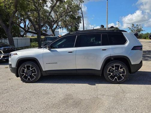 Silver Zynith Clearcoat 2026 Jeep Cherokee Overland