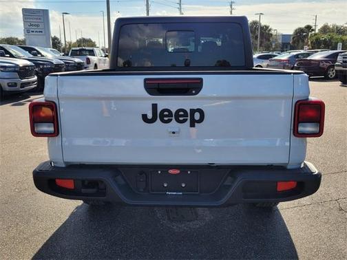 2025 Jeep Gladiator Sport