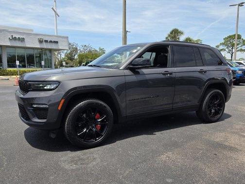 Metallic 2025 Jeep Grand Cherokee Limited