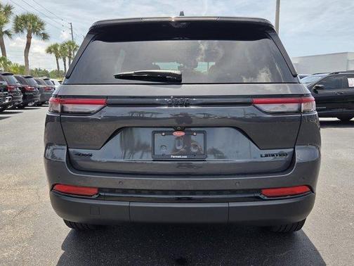Metallic 2025 Jeep Grand Cherokee Limited