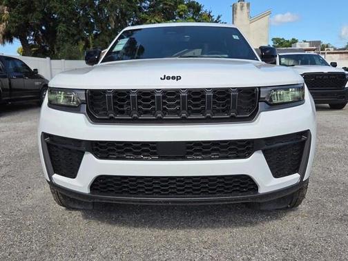 Bright White Clearcoat 2026 Jeep Grand Cherokee Laredo