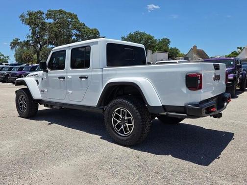 Bright White Clearcoat 2026 Jeep Gladiator Rubicon