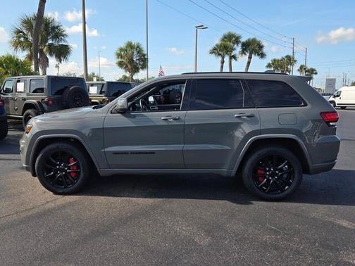 Sting Gray Clearcoat 2021 Jeep Grand Cherokee Laredo X