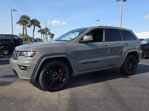 Sting Gray Clearcoat 2021 Jeep Grand Cherokee Laredo X