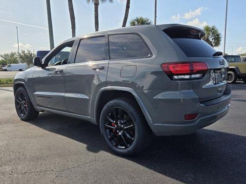 Sting Gray Clearcoat 2021 Jeep Grand Cherokee Laredo X