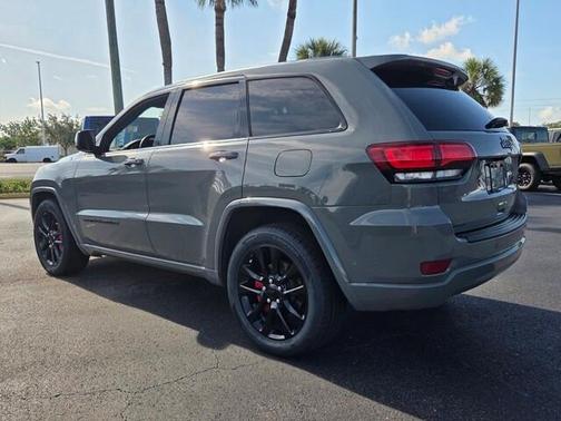 Sting Gray Clearcoat 2021 Jeep Grand Cherokee Laredo X