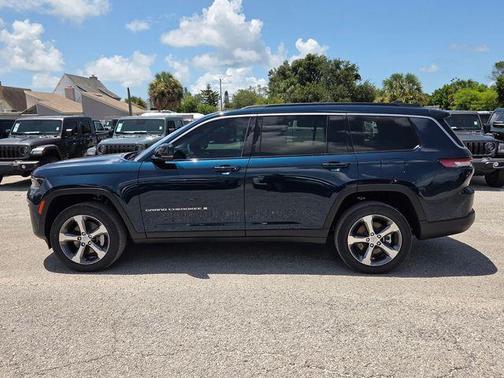 Fathom Blue Pearlcoat 2026 Jeep Grand Cherokee L Limited