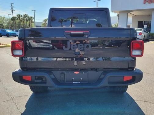 2025 Jeep Gladiator Sport