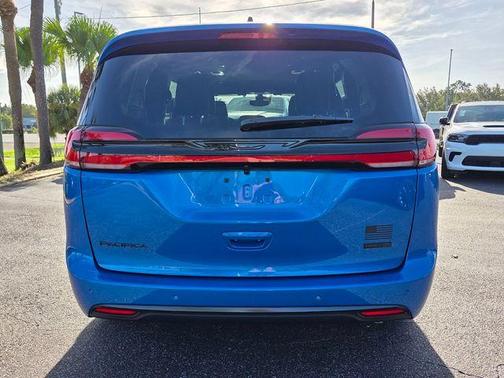 Hydro Blue Pearlcoat 2027 Chrysler Pacifica SELECT