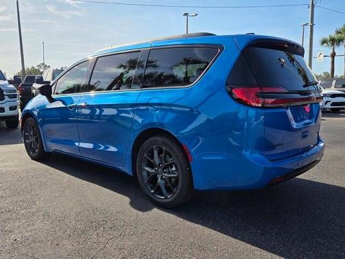 Hydro Blue Pearlcoat 2027 Chrysler Pacifica SELECT