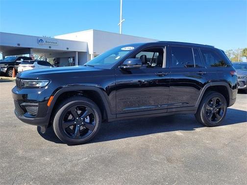 2025 Jeep Grand Cherokee Laredo