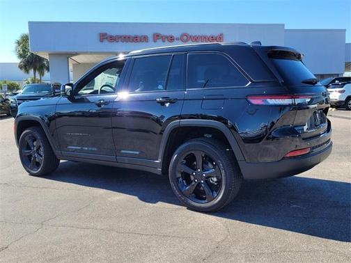 2025 Jeep Grand Cherokee Laredo