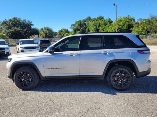 2025 Jeep Grand Cherokee Laredo