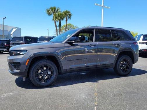 2025 Jeep Grand Cherokee Laredo