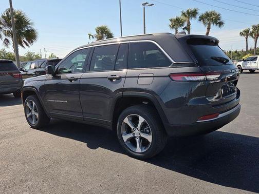 Metallic 2026 Jeep Grand Cherokee Limited
