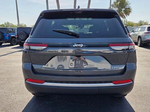 Metallic 2026 Jeep Grand Cherokee Limited